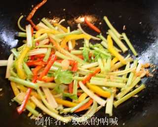 彩椒炒牛柳的做法步骤：6