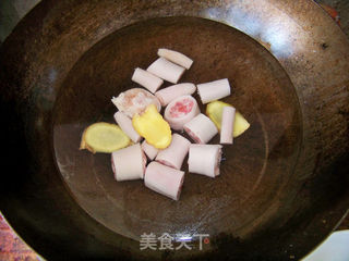 心蓝手制私房菜【黄豆煲猪尾】——愿有情人终成眷属的做法步骤:2