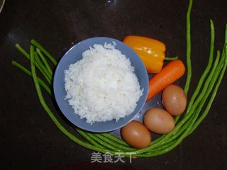 黄金炒饭的做法步骤：1
