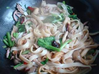 炒河粉的做法步骤:9