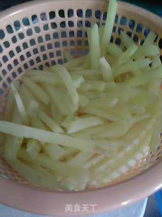 炸薯条(电饭煲版)的做法步骤:2