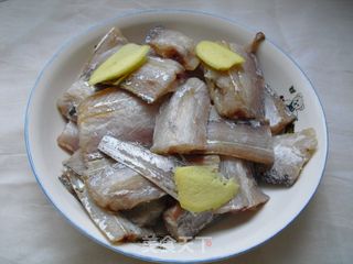 茄汁带鱼的做法步骤：1