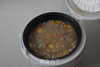 为女友做爱心玉米排骨汤的做法步骤:4