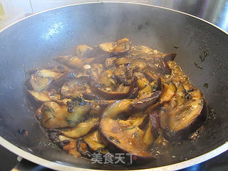 紫苏蒜头豆豉炒茄子的做法步骤:8