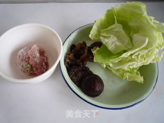 蒸圆白菜肉卷的做法步骤：1