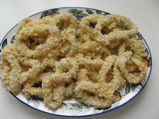 海鲜篇——【炸鱿鱼圈】的做法步骤:5