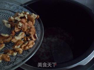 核桃红豆粥的做法步骤：3