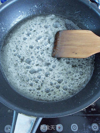 【不加一滴酱油,炒出漂亮光泽】 毛氏红烧肉的做法步骤:9
