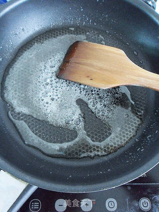 【不加一滴酱油,炒出漂亮光泽】 毛氏红烧肉的做法步骤:8