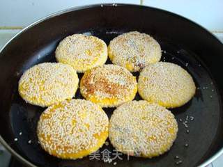 香甜软糯的芝麻香南瓜饼的做法步骤:9