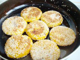 香甜软糯的芝麻香南瓜饼的做法步骤:10
