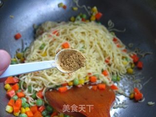 营养早餐之——田园素什锦炒面的做法步骤:6