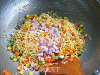 营养早餐之——田园素什锦炒面的做法步骤:10