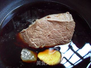 五香卤牛肉的做法步骤：3