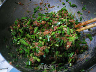 五花肉韭菜盒子----用小小的叉子打造完美的裙边韭菜盒子的做法步骤:5