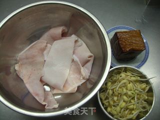 肉皮冻的做法步骤：1