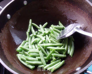 干煸四季豆的做法步骤:3
