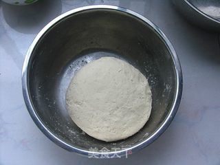 (另外一种方法做葱油饼)家常,简单,美味——家常葱油饼的做法步骤:2