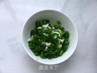 (另外一种方法做葱油饼)家常,简单,美味——家常葱油饼的做法步骤:3