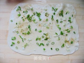 (另外一种方法做葱油饼)家常,简单,美味——家常葱油饼的做法步骤:5