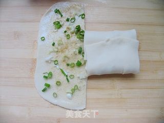 (另外一种方法做葱油饼)家常,简单,美味——家常葱油饼的做法步骤:11