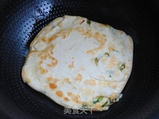 (另外一种方法做葱油饼)家常,简单,美味——家常葱油饼的做法步骤:16