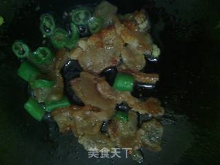 意想不到的惊喜——茄汁油渣炒馒头的做法步骤:7