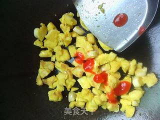 继续剩馒头——蛋包馒头炒饭的做法步骤:3