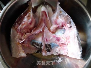 剁椒鱼头的做法步骤：1