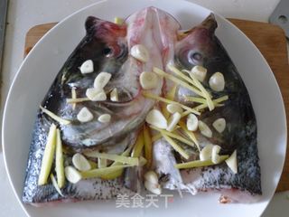 剁椒鱼头的做法步骤：3