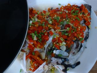 剁椒鱼头的做法步骤：7