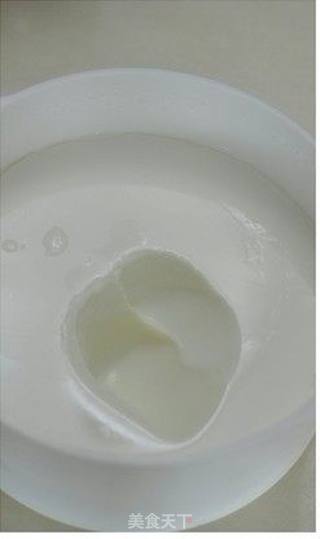 草莓酸奶冰激凌的做法步骤:3