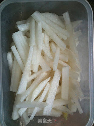 夏季凉菜必备——泡椒腌萝卜丝的做法步骤:4