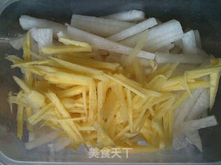 夏季凉菜必备——泡椒腌萝卜丝的做法步骤:5