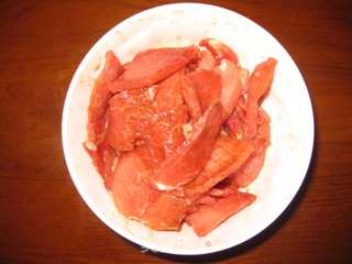 鲜蘑炒肉片的做法步骤：3