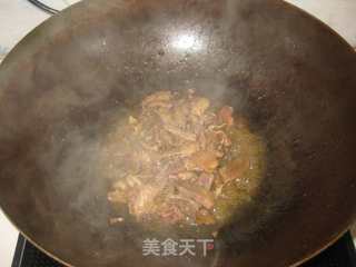 鲜蘑炒肉片的做法步骤：5