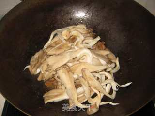 鲜蘑炒肉片的做法步骤：6