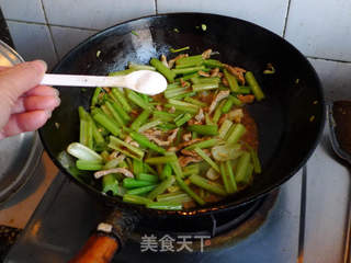 酱炒芹菜肉丝的做法步骤：9