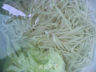 你吃过么——饼子夹凉面的做法步骤:12