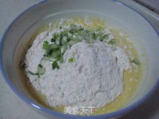 葱花鸡蛋饼的做法步骤:2