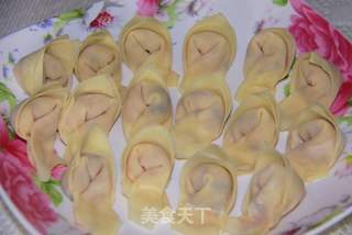 香菇鲜肉馄饨(红油抄手)的做法步骤:5