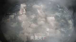 马齿苋干烧排骨的做法步骤：1