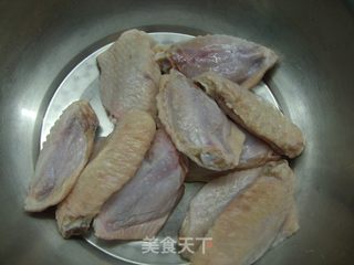 蜜汁烤鸡翅的做法步骤：1