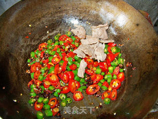 心蓝手制私房菜【浓味小炒牛肉】——举头三尺有电灯的做法步骤:7