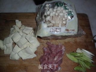 白玉菇烧豆腐的做法步骤：2