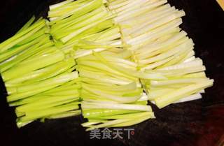 韭黄炒肉丝的做法步骤:2