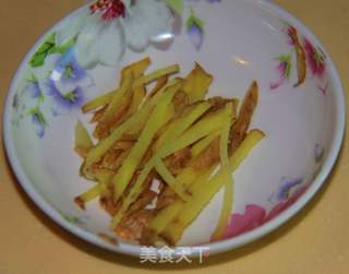 韭黄炒肉丝的做法步骤:3