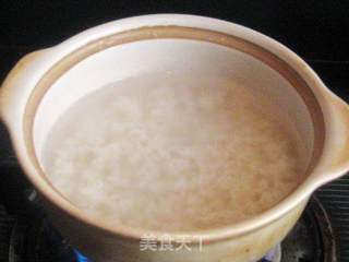 蚕豆花鸡蛋粥的做法步骤:2