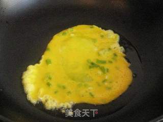 蚕豆花鸡蛋粥的做法步骤:3