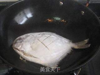 辣味蒜子烧鲳鱼的做法步骤:4